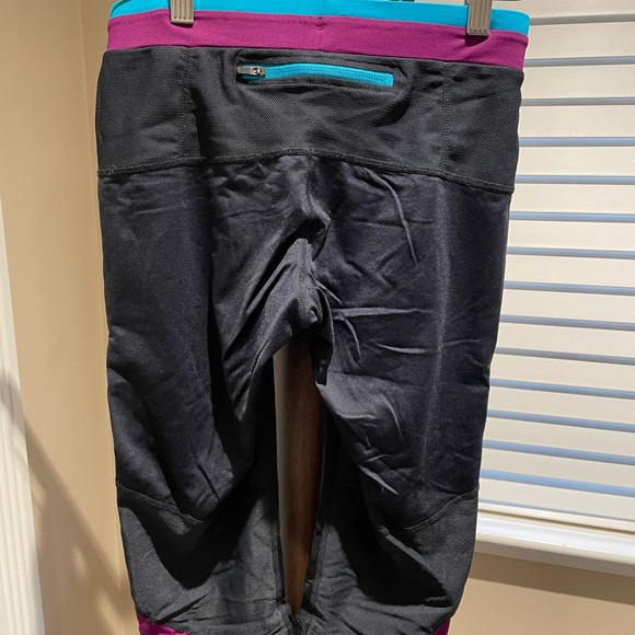 Women’s exercise crops - Picture 2 of 8